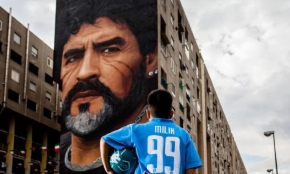 Ιταλία: «Φλέγεται» η Νάπολη για τον χαμό του Μαραντόνα